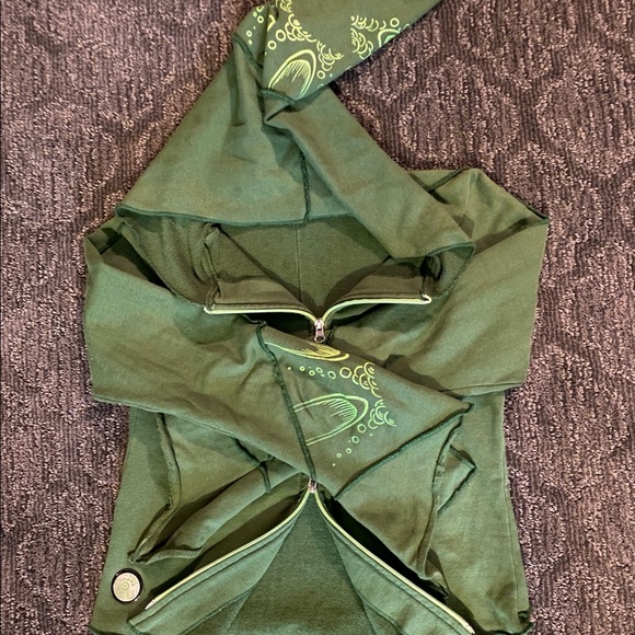 Stunningly unique, green, elf-sweater!!! - Picture 3 of 5